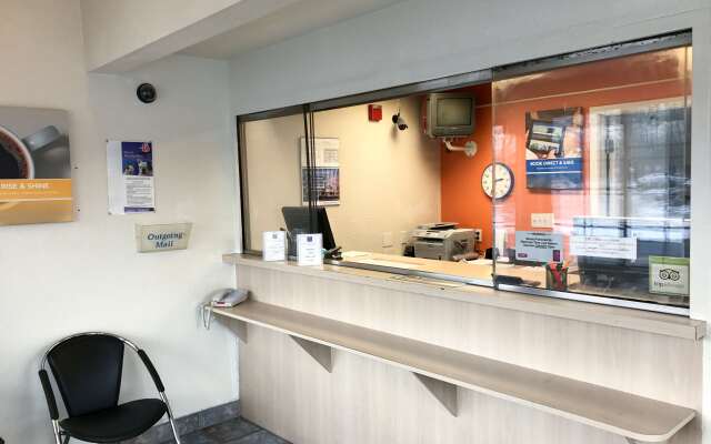 Motel 6 Enfield, CT - Hartford