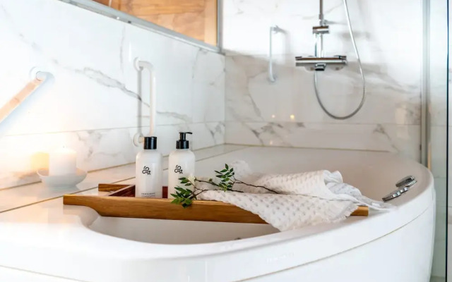 Spacious apartment with sauna & balcony