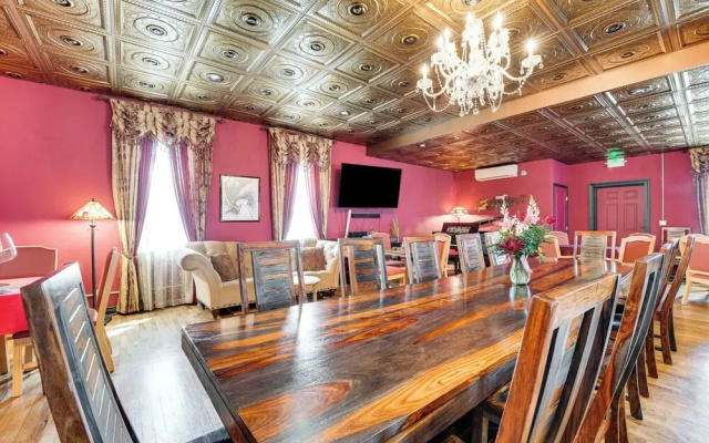 Saloon-style Prosser Loft in WA Wine Country!