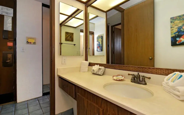 Papakea #d402 3 Bedroom Condo by RedAwning