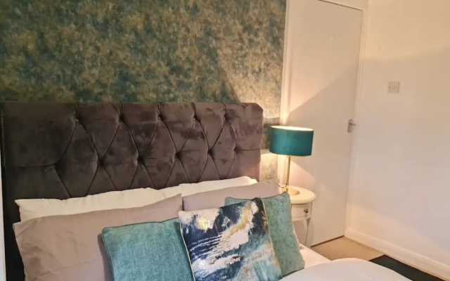 Immaculate 3-bed House in Middleton