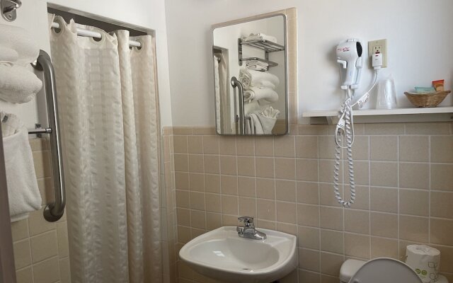 Saddle & Surrey Motel