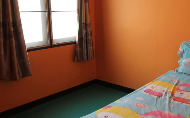 New C.H. Guest House – Guest Rooms – Bangkok