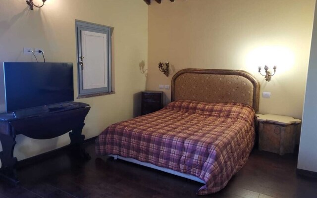 Amaranth House Rooms and Apartments