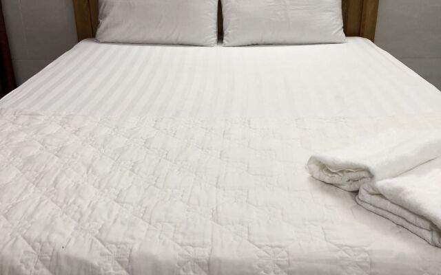 RedDoorz near Tran Nao Street