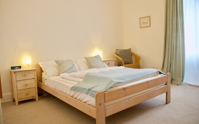 2 Bedroom Stockbridge Flat
