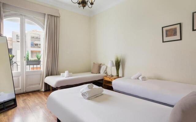 Large & beautiful apartment 4min from Passeig de Gràcia