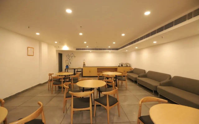 Qotel Hotel La Sarane Preet Vihar