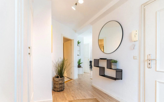 Hafenkoje mit Blick über Hafen und Altstadt