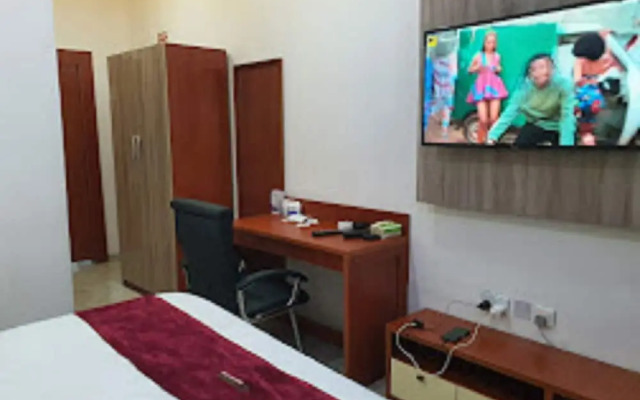 Time Oak Hotel and Suites Royale