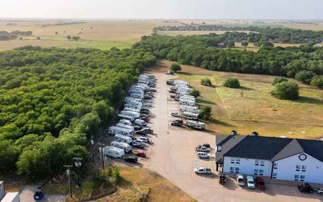 Atria Hotel and RV McGregor