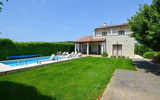 Sophisticated and Chic Villa With Pool