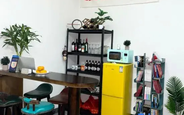 Shiyou Bajiu Youth Hostel (Beihai Yintan International Passenger Port)