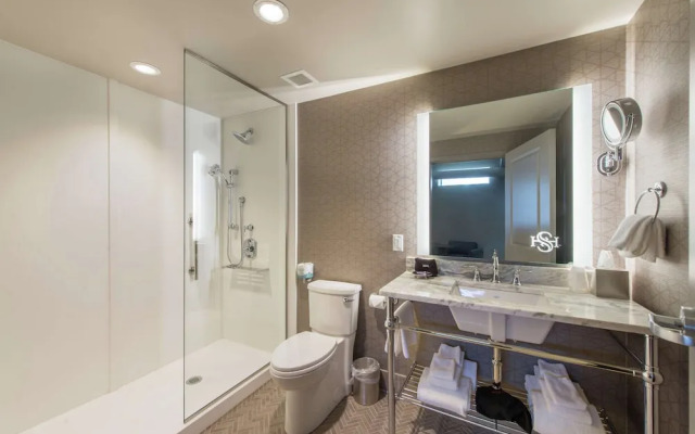 Hotel Saranac, Curio Collection by Hilton