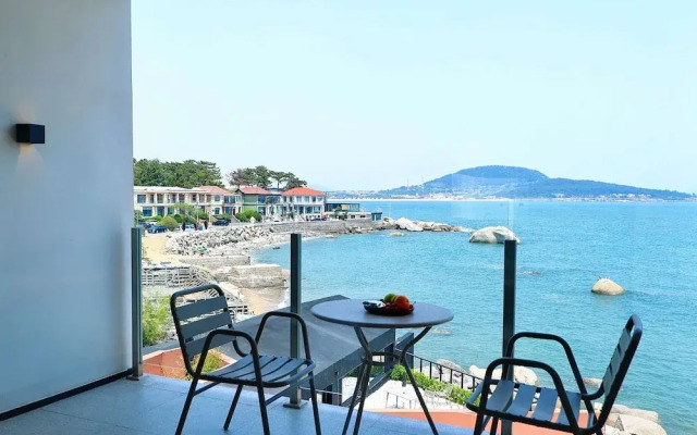Moya Hotel - Qingdao Laoshan Scenic Area