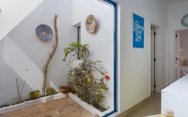 Sea 3BDR House W/ Patio by Lovelystay