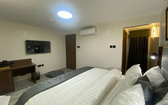 Five Clover Hotel Ilupeju