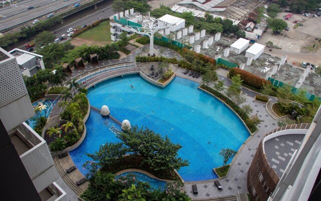 Scenic And Comfortable Studio At West Vista Apartment