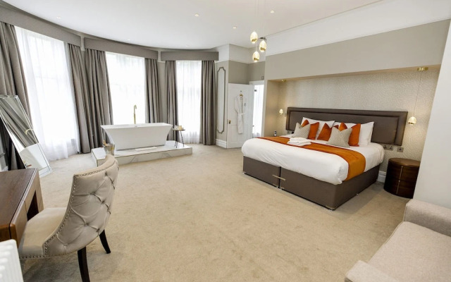 Lanelay Hall Hotel & Spa