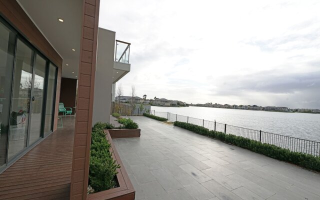 Luxury Waterfront SpaciousHouse Lakeview