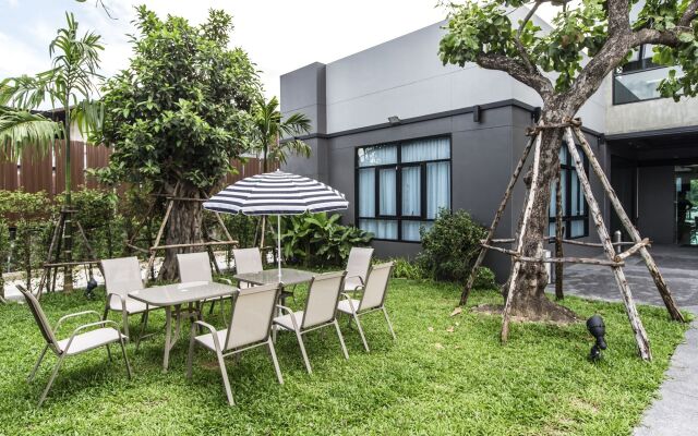 Cresco Hotel Buriram