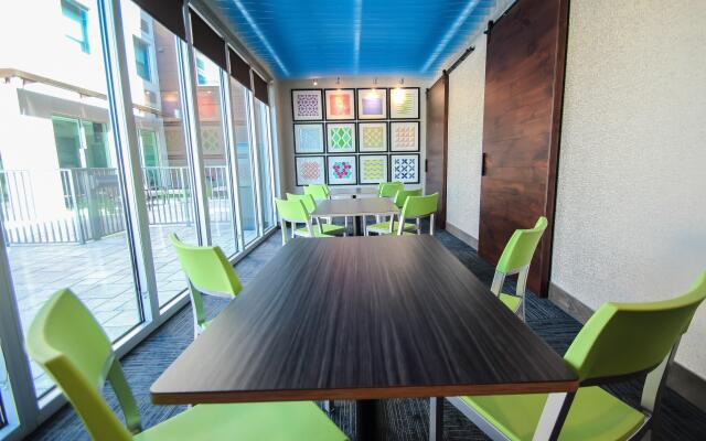 Holiday Inn Express & Suites Miami Airport East by IHG