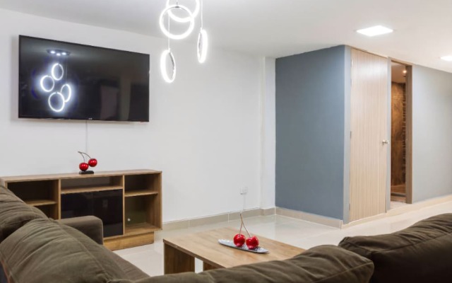 Lleras 6 BR Apartment