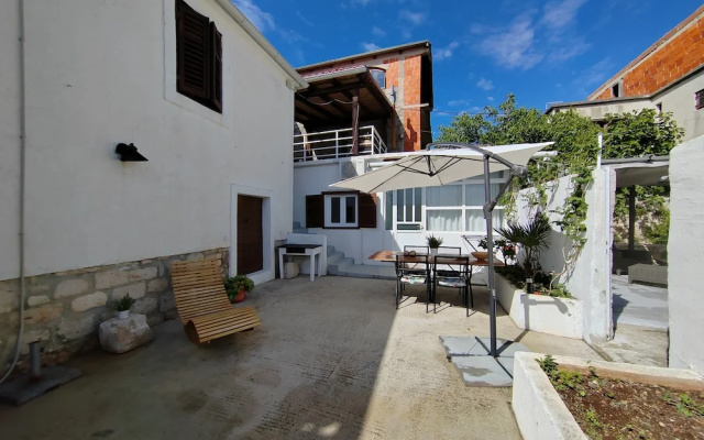 Stunning 2-bed House in Jezera With Sea Views