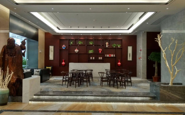 Lucky Holiday Hotel