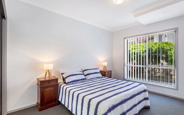 Ronald Avenue, Unit 2/36