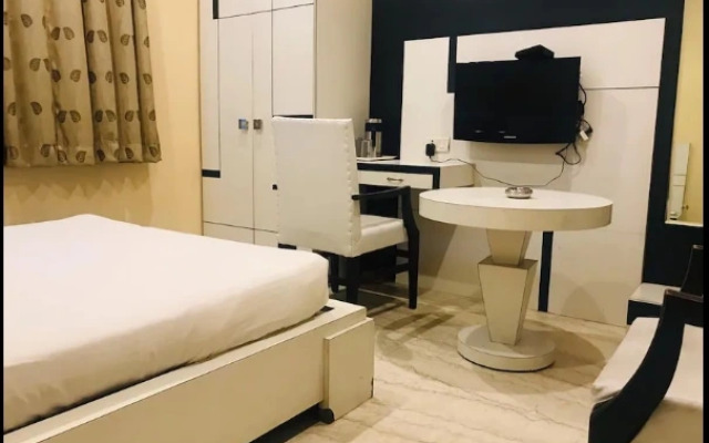 OYO 1671 Hotel Sundaram