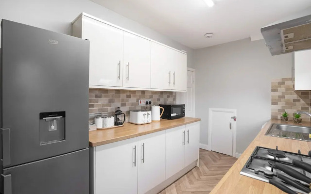 Comfy 3bed House-parking-garden