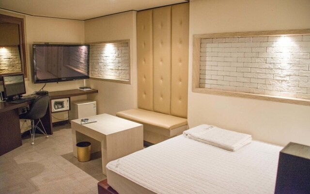 WE Motel