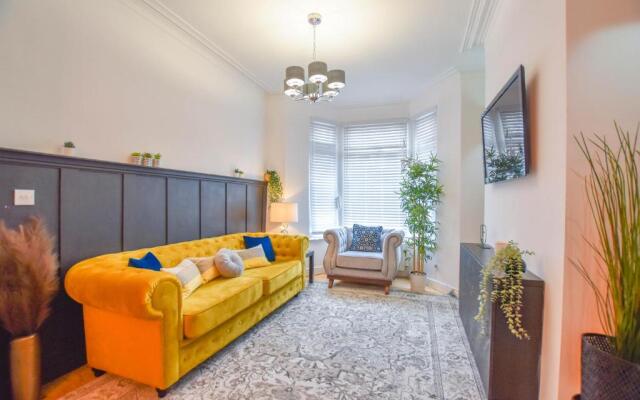 Impeccable 4-bed Home Close to City Centre
