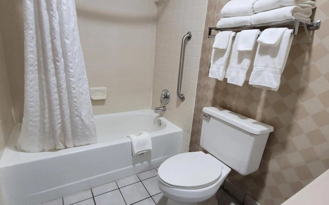 Quality Inn & Suites Columbia I-70