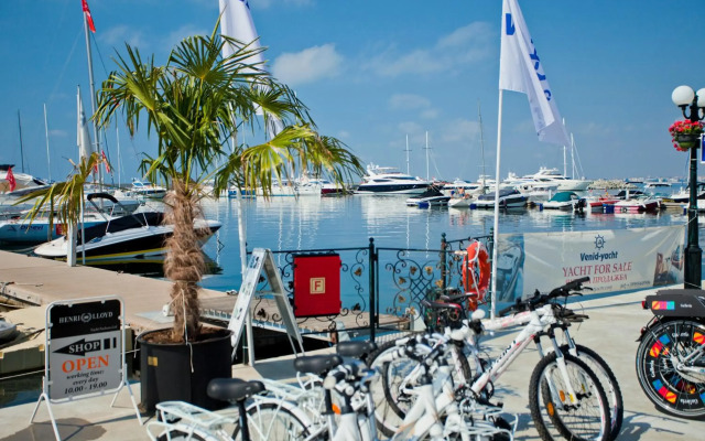 Palace-Marina Dinevi Hotel