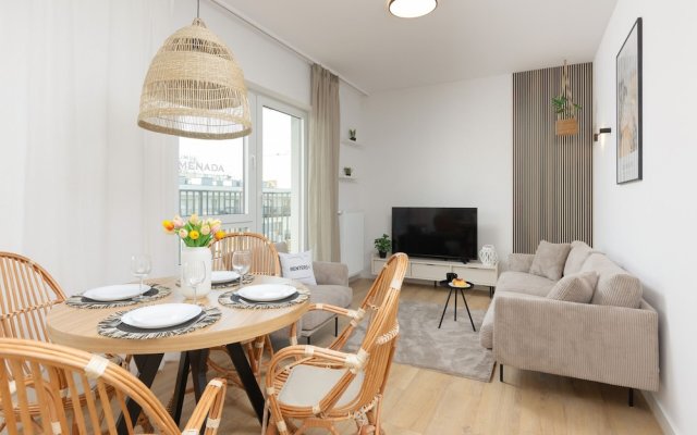 Optykow Apartment Warsaw by Renters