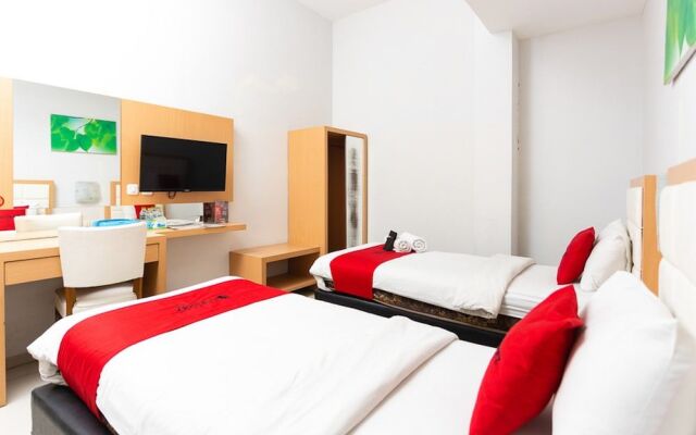 RedDoorz Plus @ Idjen Boulevard Malang