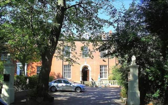 Kingston Hotel