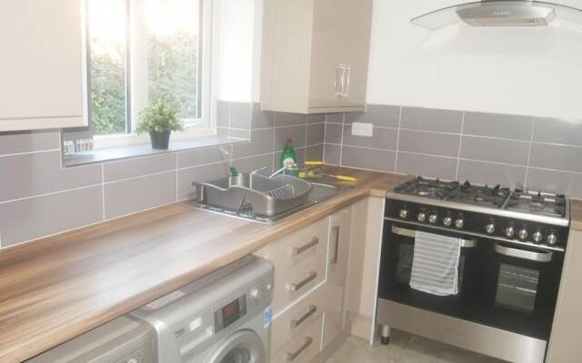 NEW Sleek 6BD Kensington Home Close to City