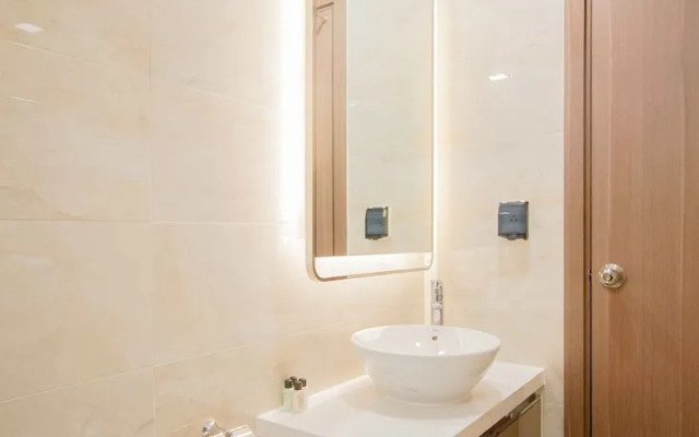 Vinhomes Golden River Luxury Apartment