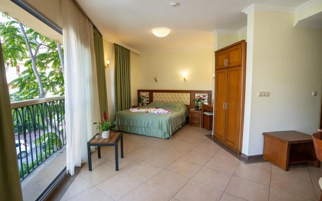 Club Karakas Apart