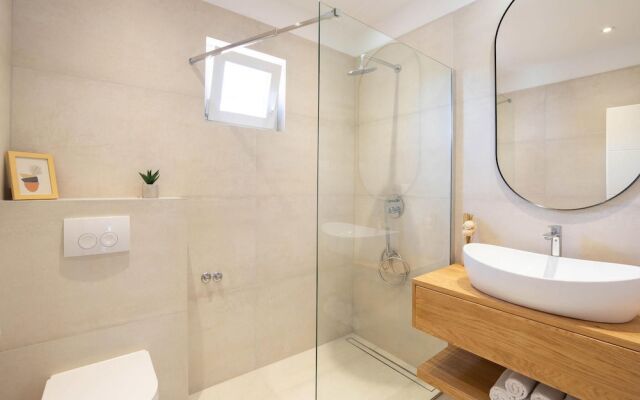 Beautiful Home in Kastel Sucurac With 3 Bedrooms, Wifi and Outdoor Swimming Pool