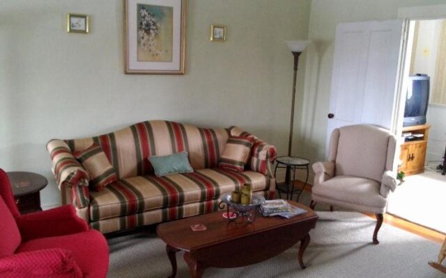 The 1810 Juliand House Bed & Breakfast