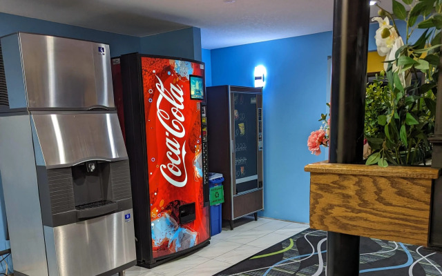 Super 8 by Wyndham Staunton