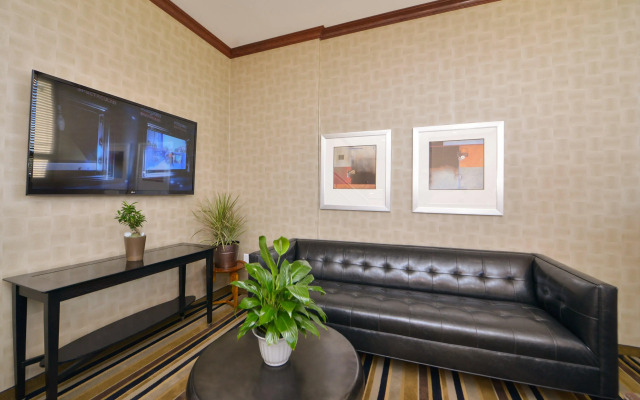 Holiday Inn Express Laguardia Airport by IHG