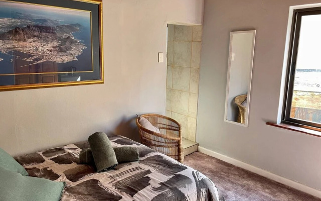 Room-living In Camps Bay Summer