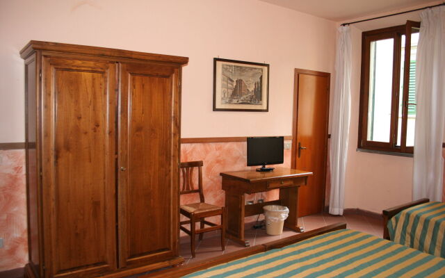 Monica Hotel