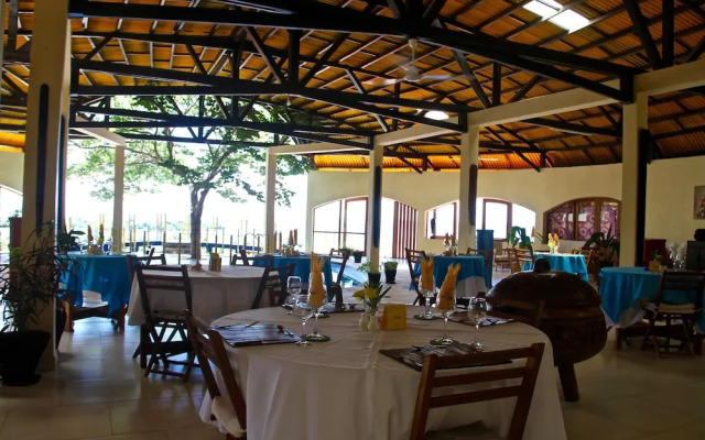 Oasis Lodge