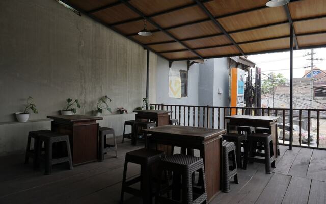 RedDoorz Hostel @ Borobudur Street